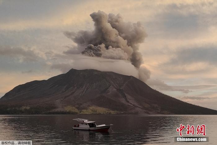 印尼鲁昂火山再喷发 已有数千人撤离